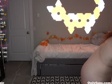 girl
        fiery_redhead cam image #3606547