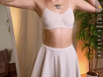 girl
        nancy__white cam image #3094377