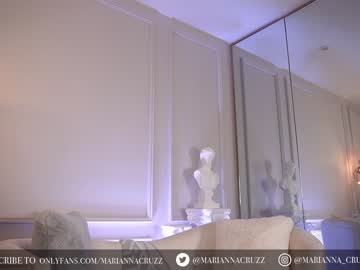 girl
        mariannacruzz cam image #918349