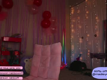 girl
        madisynwood cam image #1158463