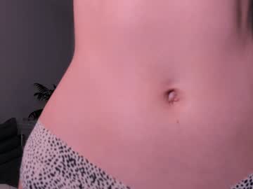 girl
        lauratanguy cam image #3432375