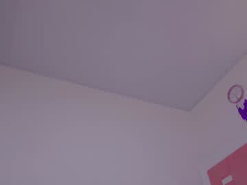 girl
        nicolle_mitchelle cam image #3527415