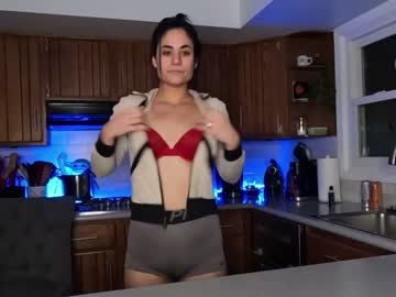 couple
        ari_lovexo cam image #2145133