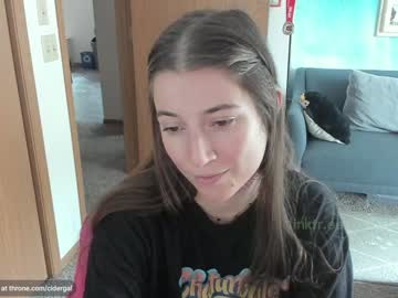 girl
        cidergal69 cam image #3422668