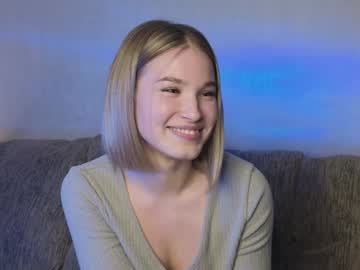 girl
        nicole_w00 cam image #3632878