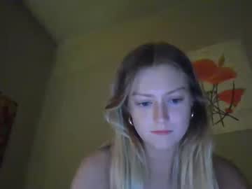 girl
        ellenglow69 cam image #2600077