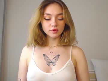 girl
        adelewilson__ cam image #1202281