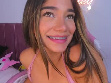 girl
        ashley_ospino cam image #3122291