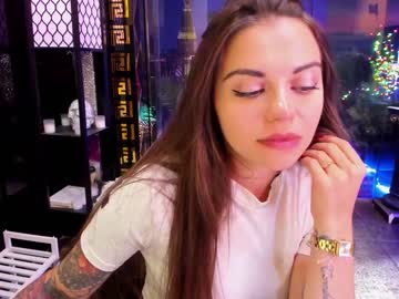 girl
        alma_pearl cam image #1576395