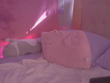 girl
        kittenmoon_ cam image #903703