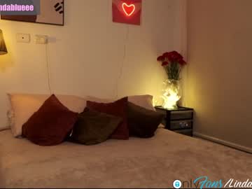 girl
        lindabluee cam image #708346