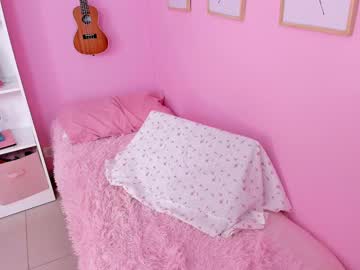 girl
        little_effy18_ cam image #4630400