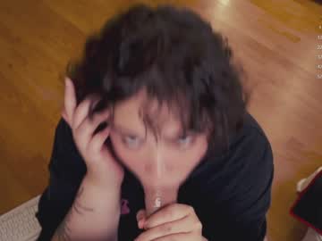 girl
        chery_lady22 cam image #3343463