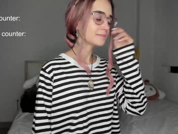 girl
        lonelly_lolly98 cam image #2810396