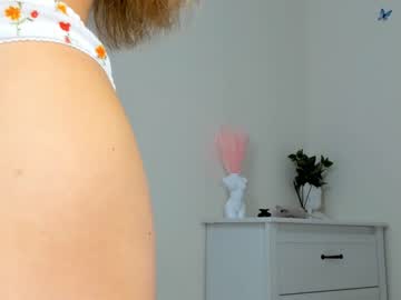 girl
        molly__meow cam image #2598325