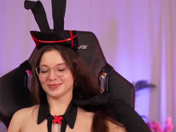 girl
        kittycaitlin cam image #3738969