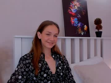 girl
        alyssabrewer cam image #1307243
