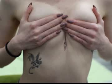 girl
        lily_mily cam image #1046496