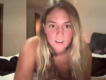 couple
        snowbunnyass cam image #875877