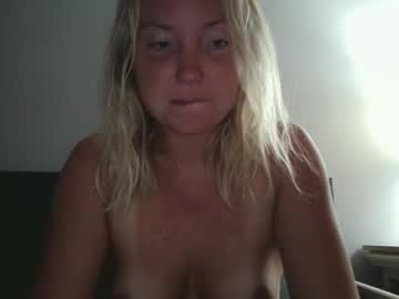 couple
        sexiirose22 cam image #4616380