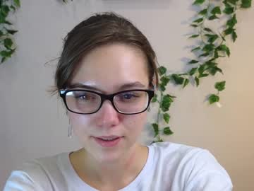 girl
        teresabriggs cam image #1777745