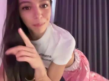 girl
        keirasworld cam image #4677655