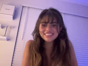 girl
        poutyselena cam image #2810152