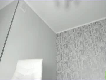 girl
        min_so_03 cam image #1271310