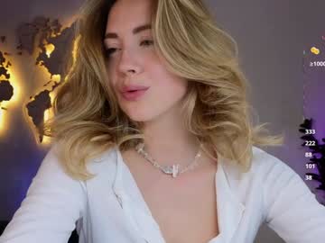 girl
        emmi_rosee cam image #4517166