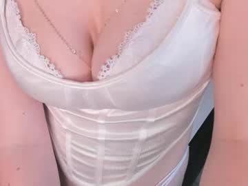 girl
        rexellaclutter cam image #2951236