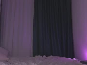 girl
        elena_li cam image #2335824