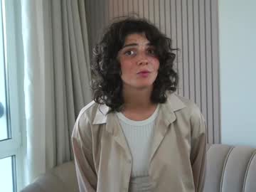 girl
        you_fell_in_love cam image #3200645