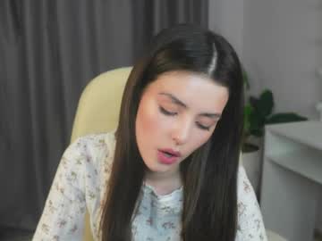 girl
        lucky_forme cam image #4177858