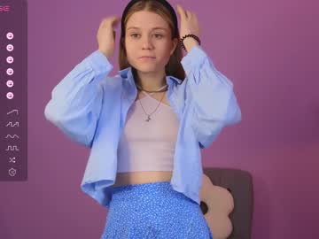 girl
        alisia_spinnet cam image #2141682