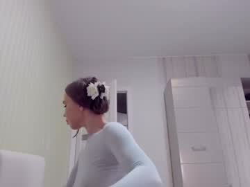 girl
        aminaswan_ cam image #1661372