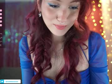 girl
        greeny_mat cam image #2870998