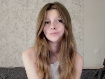 girl
        alainaestrada cam image #1801487