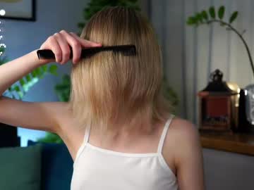 girl
        taitehambelton cam image #4141447