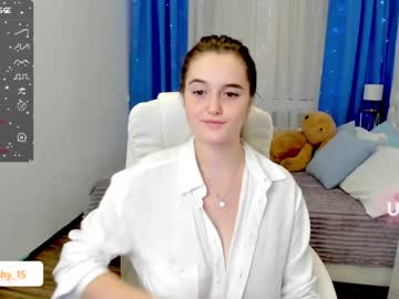 girl
        emmika_ cam image #1657148