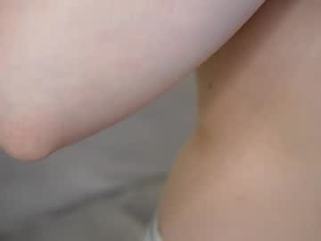 girl
        katiebrach cam image #4100640