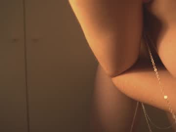 girl
        bibi_it_is cam image #109224