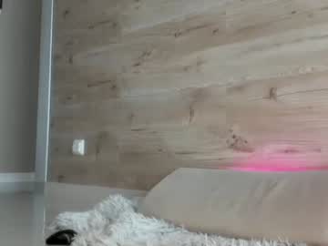 girl
        meryfoxxx cam image #1509943