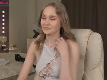 girl
        tothebottomofonesheart cam image #2381907