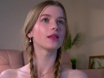 girl
        brave_journey cam image #4188787