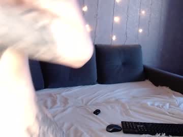 couple
        midniightmind cam image #369130