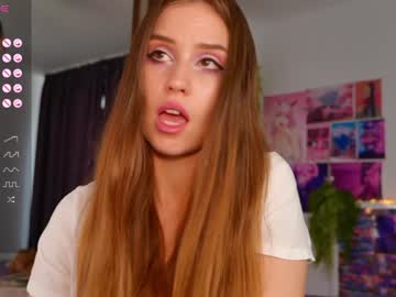 girl
        fazeyj cam image #2850282