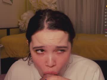 girl
        chery_lady22 cam image #2136927
