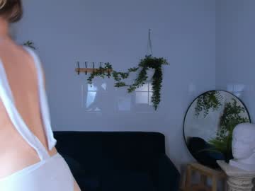 girl
        alice_tucci cam image #2985730