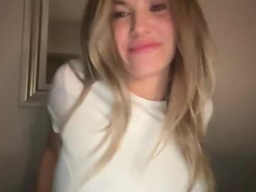 girl
        kellymaee cam image #4506094