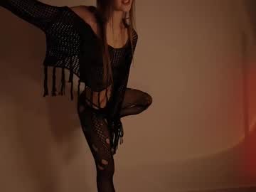 girl
        shiningstarrr cam image #3887546